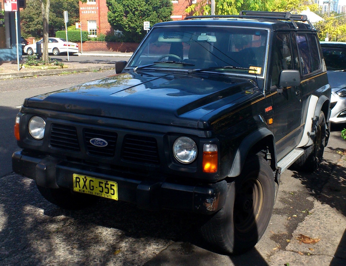 И это Ford Maveric - в котором от Ford ничего кроме овала.