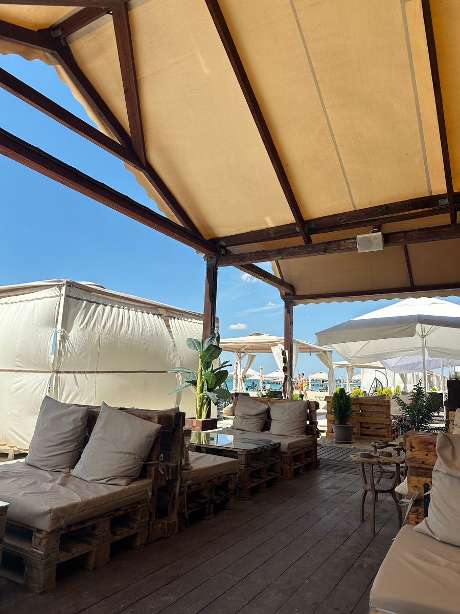 Ресторан «Колибри» на пляже.