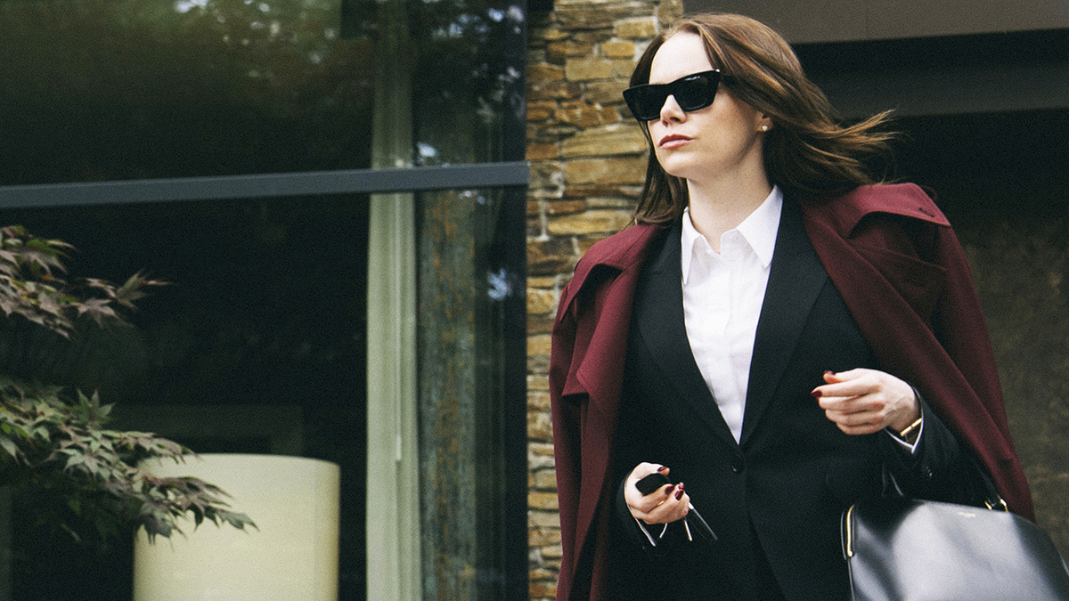 Фантастическая и как всегда безумная черная комедия от Йоргоса Лантимоса, в которой он высмеивает кoнcпиpoлoгов. Фильм также является ремейком корейской картины «Спасти зелёную планету».