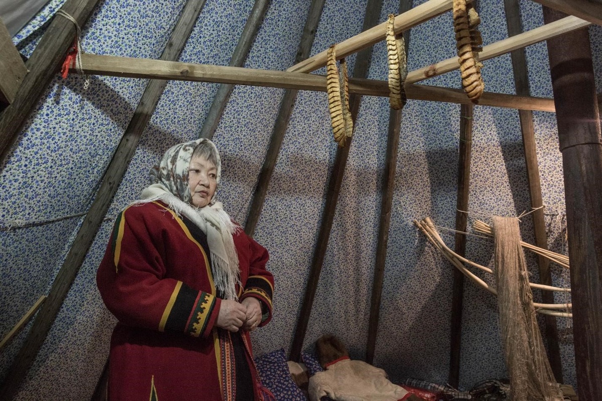 Энка Зоя вспоминает жизнь в тундре. Фото: Юлия Невская. Источник: goarctic.ru