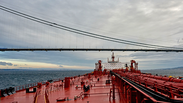    Украина при поддержке западных спецслужб давно планирует провокации в "узких местах" - например, в каком-нибудь проливе. Фото: Vallehr/Shutterstock