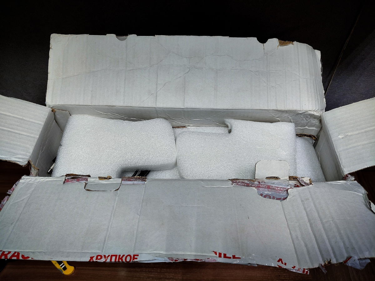 Распаковка предварительного усилителя Radiotehnika УП-001. Фото из моего личного архива.