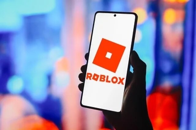    Почему популярную игру Roblox признали потенциально опасной для детей?