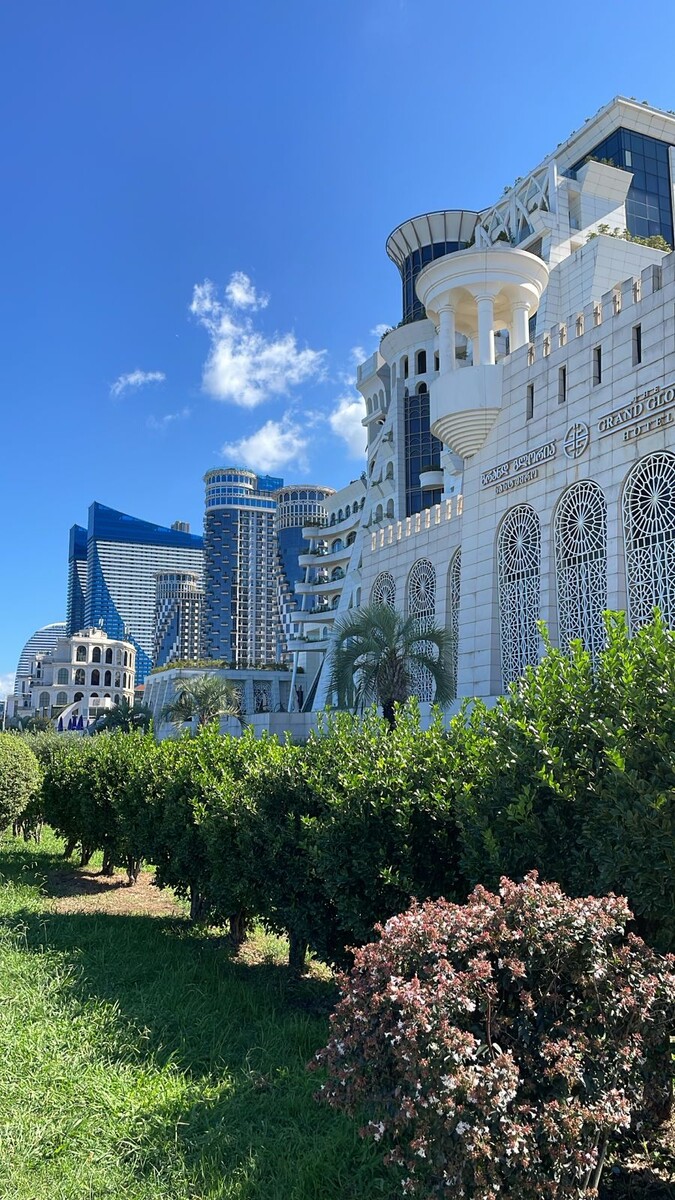 Это район рядом с Orbi Sea View