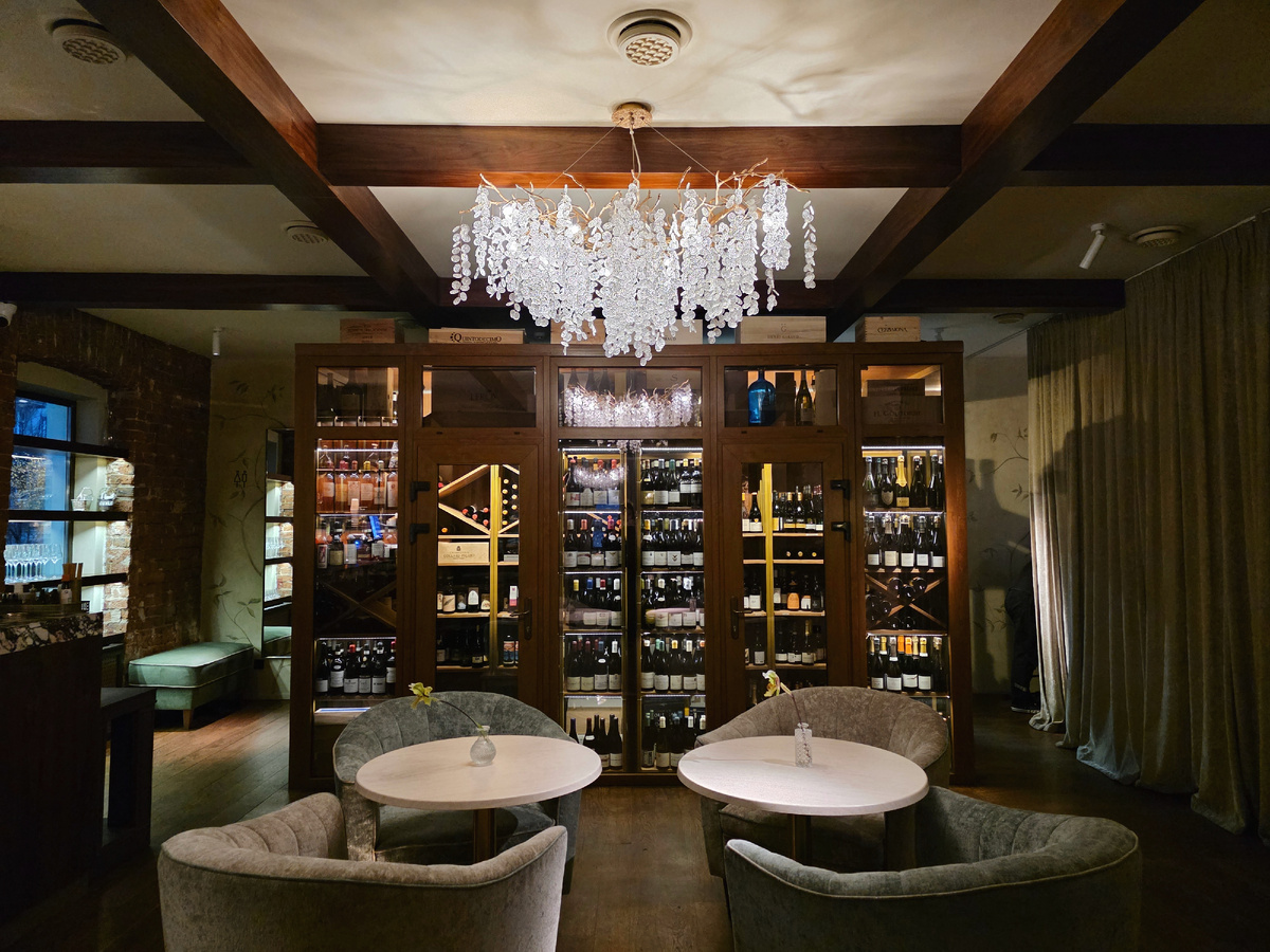 винотека у них впечатляюющая