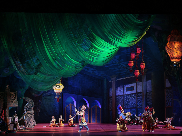 Сцена из спектакля «Шехеразада». Фото Дамира Юсупова/ Большой театр.
