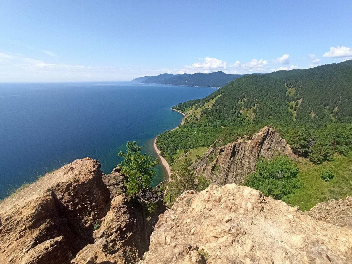 В пешей доступности от Больших Котов находится популярное среди туристов место — утёс Скрипер. Фото: Игорь / Яндекс Карты