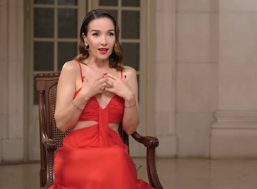 Наталия Орейро во время интервью Надежде Стрелец / Youtube