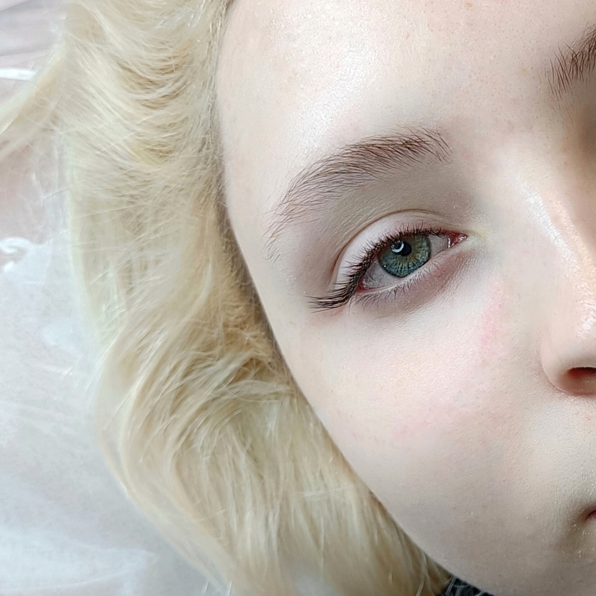 Наращивание ресниц, минимальный объем -классика, эффект стрелки