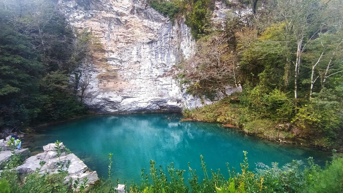 Голубое озеро