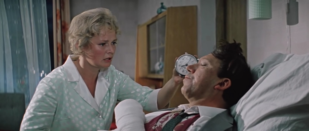 Нина Гребешкова в роли Надежды Ивановны Горбунковой в фильме «Бриллиантовая рука»