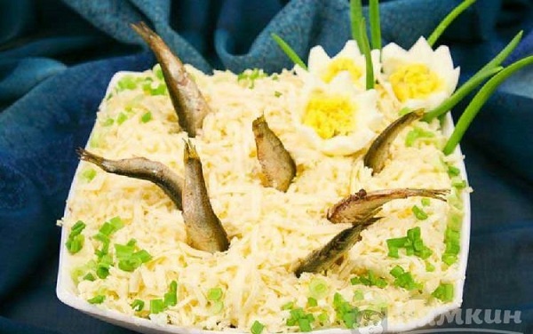 Салат со шпротами «Рыбки в пруду» — простые и вкусные рецепты