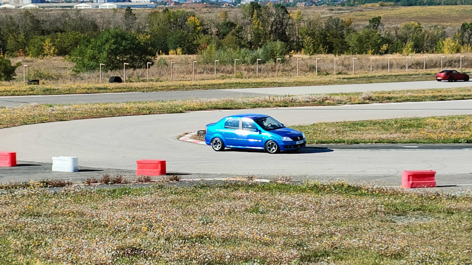 Спустя 5 лет логан снова на треке. И снова едет на все бабки)