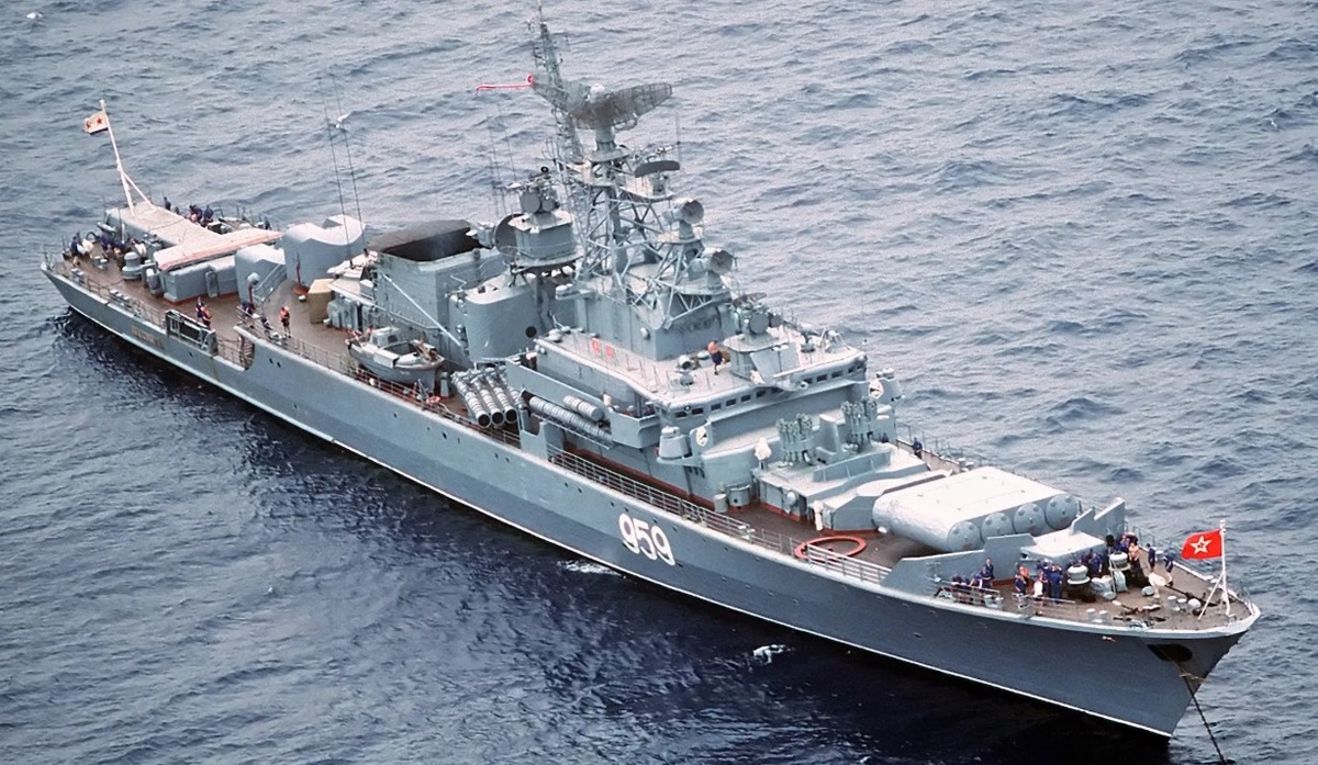 "Задорный" - сторожевой корабль проекта 1135 «Буревестник», систершип "Сторожевого"