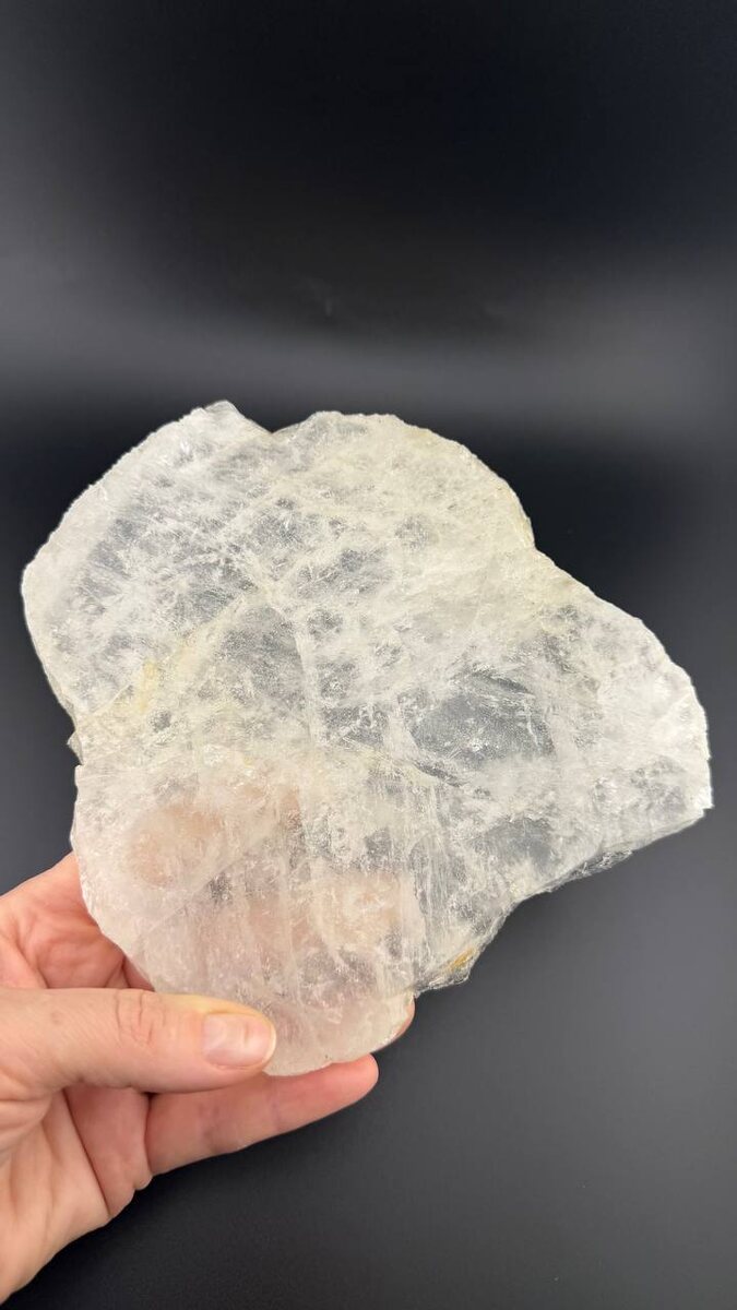 Полированный горный хрусталь. Урал