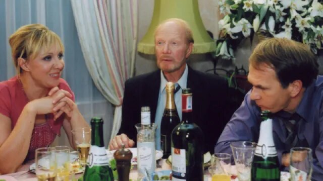 Из фильма «Лилии для Лилии» (2006): кадр, где герои занимаются ремонтом в попытке оживить отношения