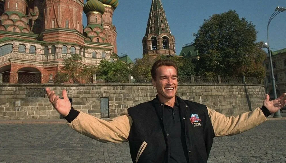 Арнольд Шварценеггер на Красной площаде в Москве в 1988 году