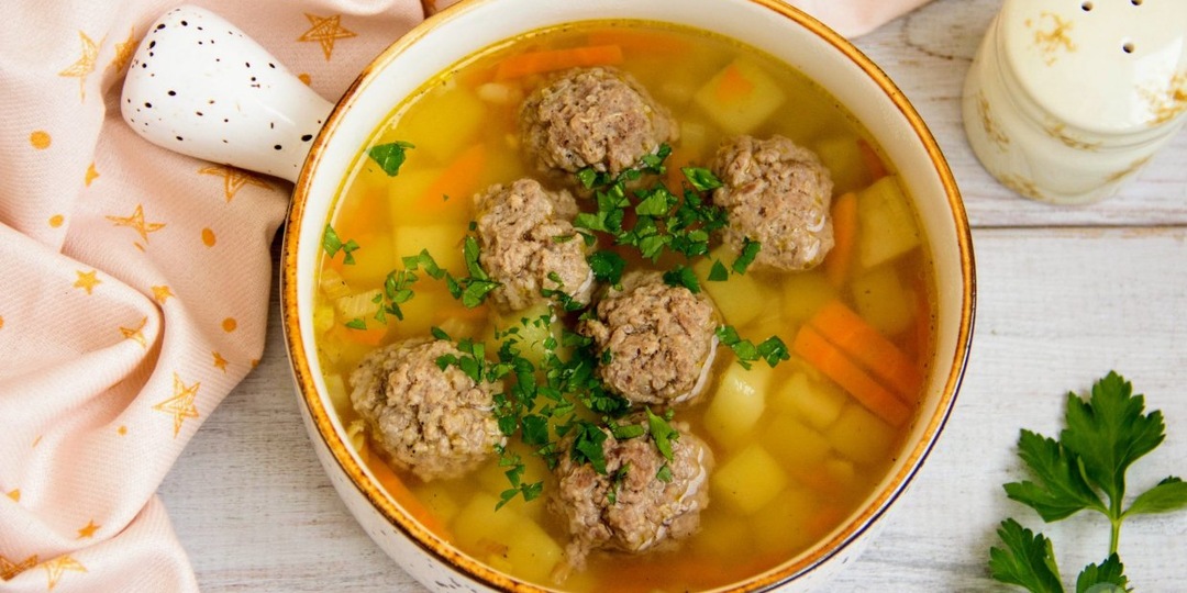 Суп с фрикадельками: как сделать прозрачный бульон и плотные шарики