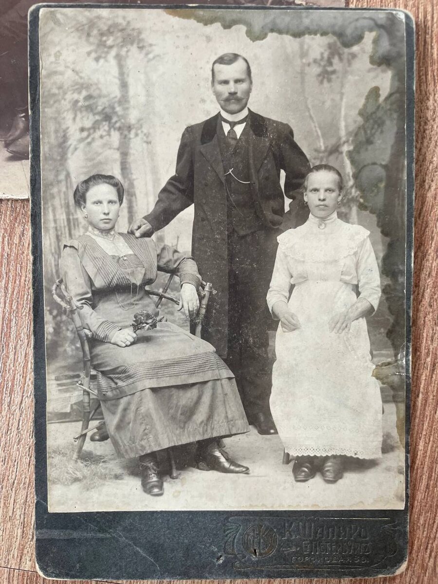 Старые фотографии не только передают дух эпохи, но и представляют определенную материальную ценность 