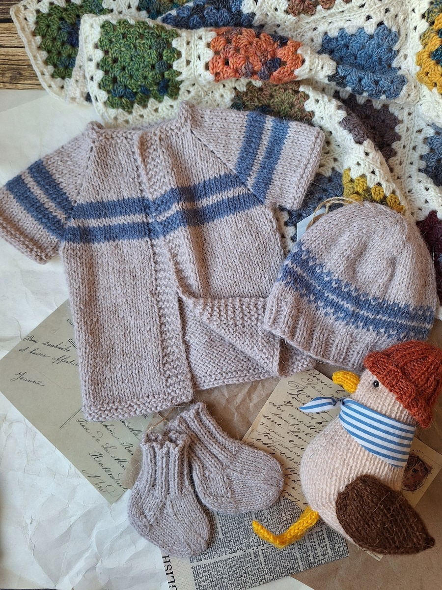 Чайка в шапке связанная из натуральной шерсти