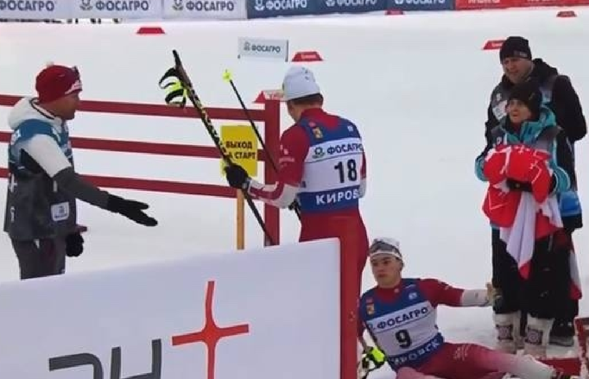 Александр Большунов толкнул после финиша Александра Бакурова. Фото: соцсети