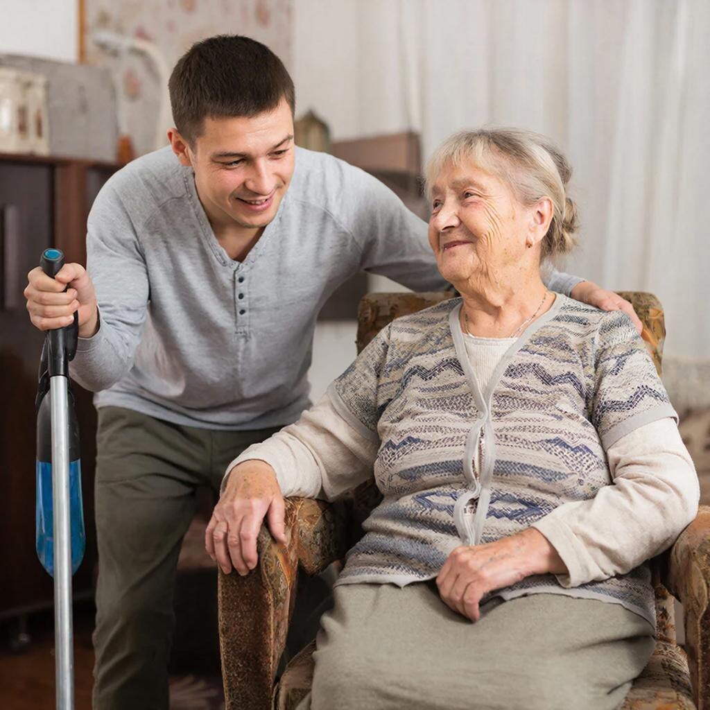 Социальный работник и подопечная.