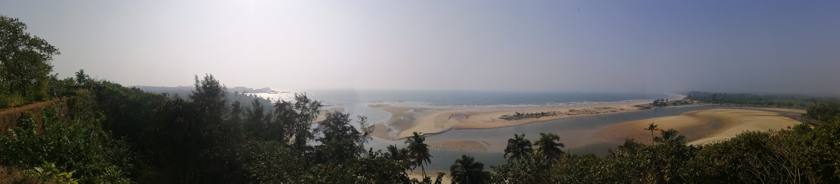 Пляж Парадайз, вид сверху. Все фото в данной статье сделаны Автором в феврале 