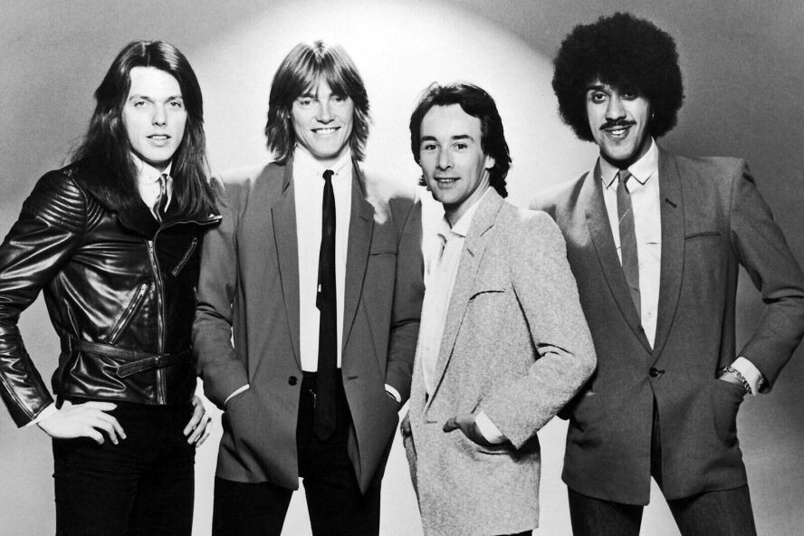 Состав Thin Lizzy в 1980-1982 гг. Слева направо - Скотт Горэм (гитарист), Сноуи Уайт (гитарист), Брайан Дауни )барабанщик), Фил Лайнотт (бас-гитара, вокал)