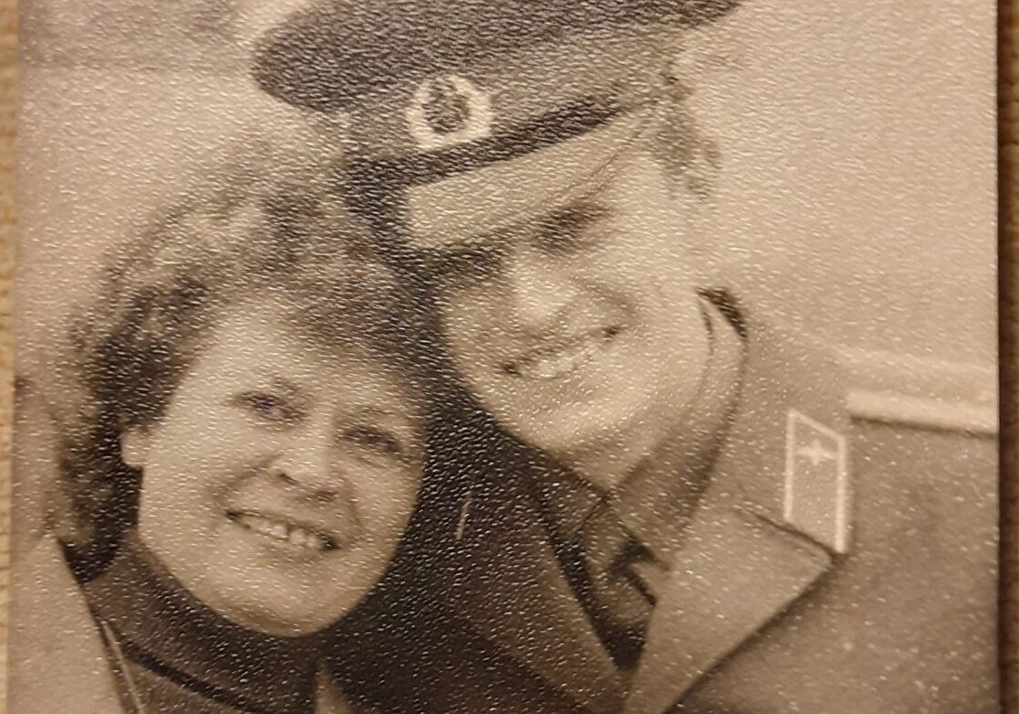 Дмитрий Савчук с мамой. Фото предоставлено родственниками.