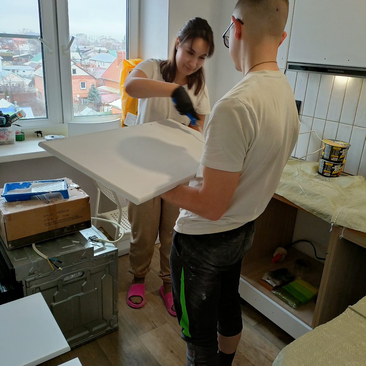 Делают все вместе и с улыбкой