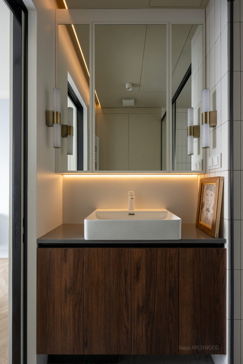 Если вы сознательно создаёте перепад, он должен быть осмысленным — ниша, выступ, декоративный элемент 