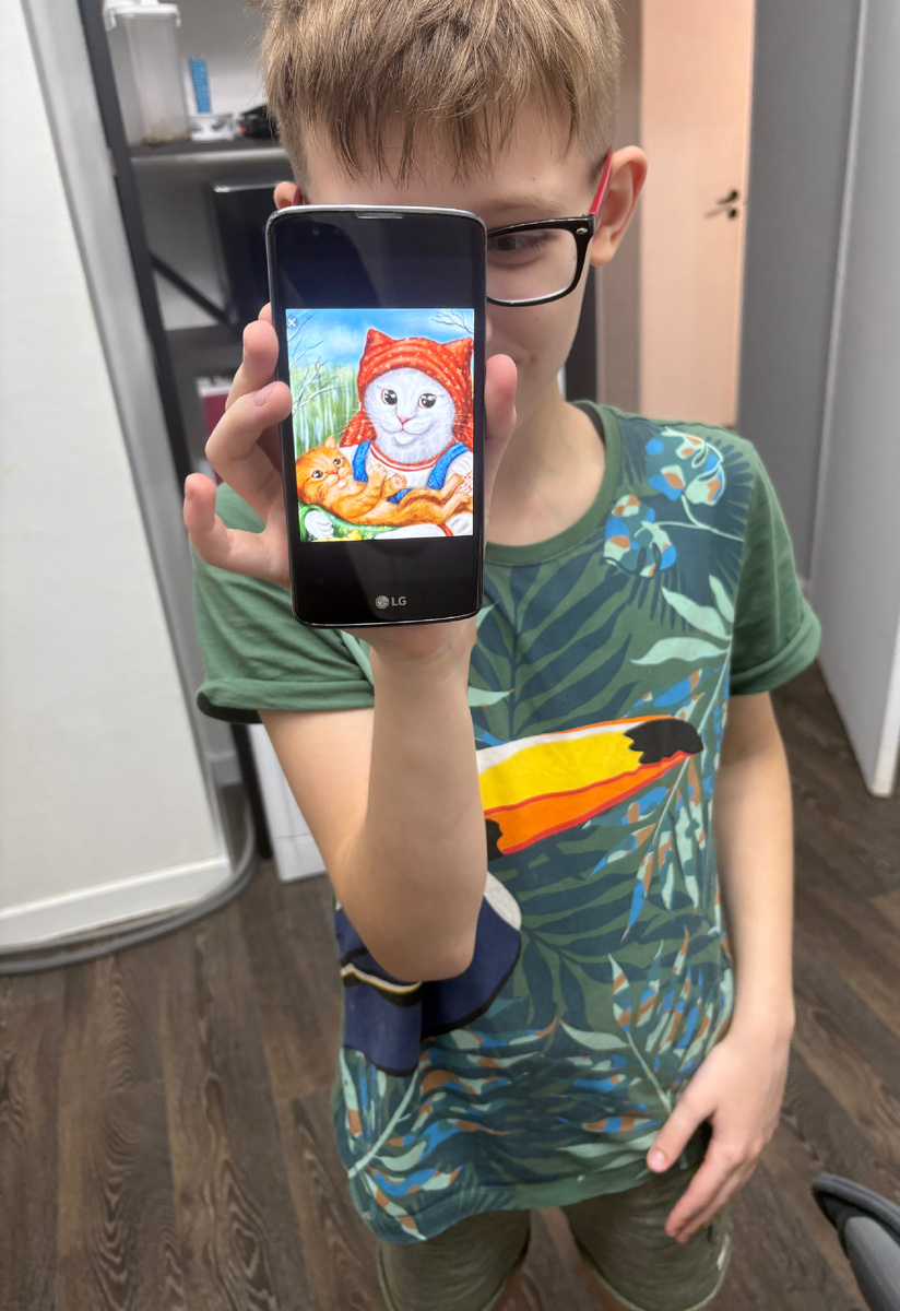 Вдруг вам интересно узнать, как выглядит эталонная мама-кошка в представлении Леонида🥰