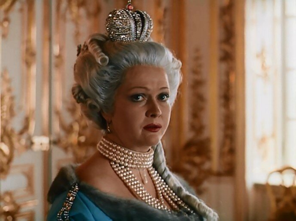 Елизавета в исполнении Н. Г. Гундаревой. Художественный фильм «Виват, гардемарины!»