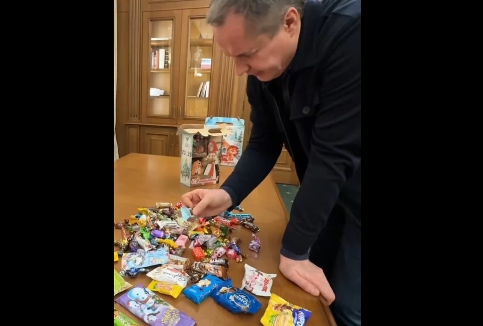    Белгородский губернатор показал состав новогодних подарков для детей скриншот видео