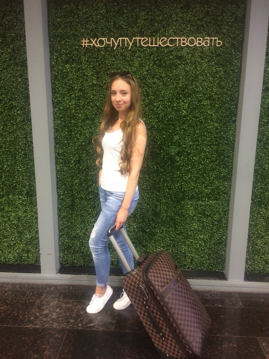 В среднем из Москвы до Нью-Дели лететь около шести часов.