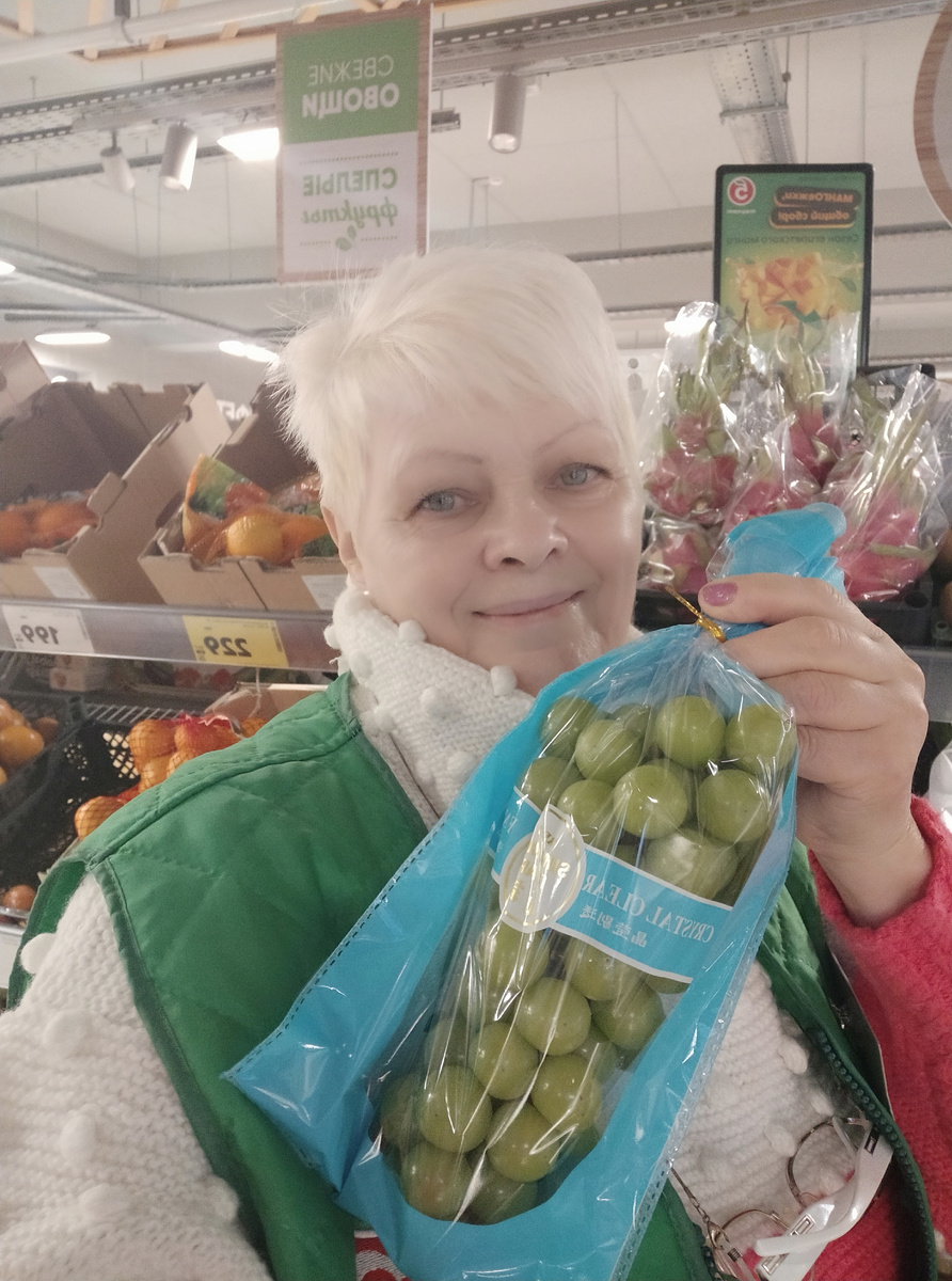 Виноград нефритовый,ну очень вкусный.