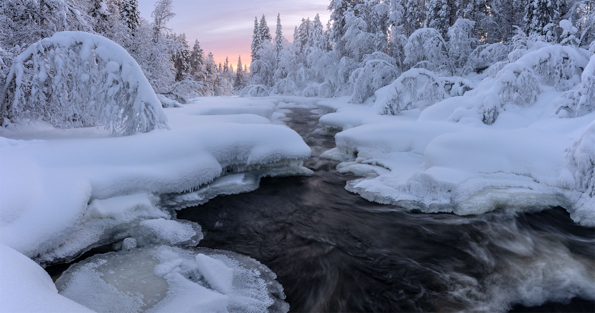 Закато-рассвет, мороз, бурная речка.