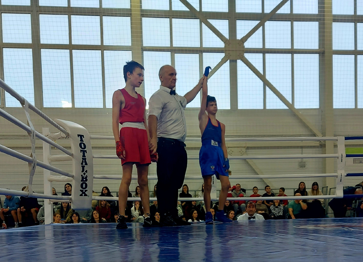 Всеволод Ковальчук выйграл первый бой .