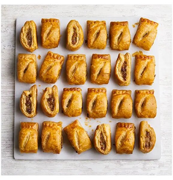 Сосисочные роллы классические, бывают разного размера, но обычно небольшие