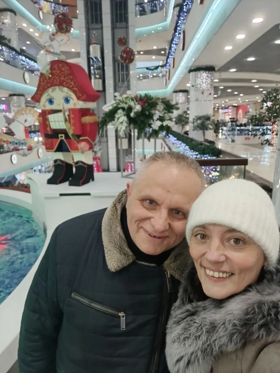 Мы с любимкой полгода не виделись, а как встретились, так сразу в кино пошли и подумаешь, что мороз под тридцатку давит... 