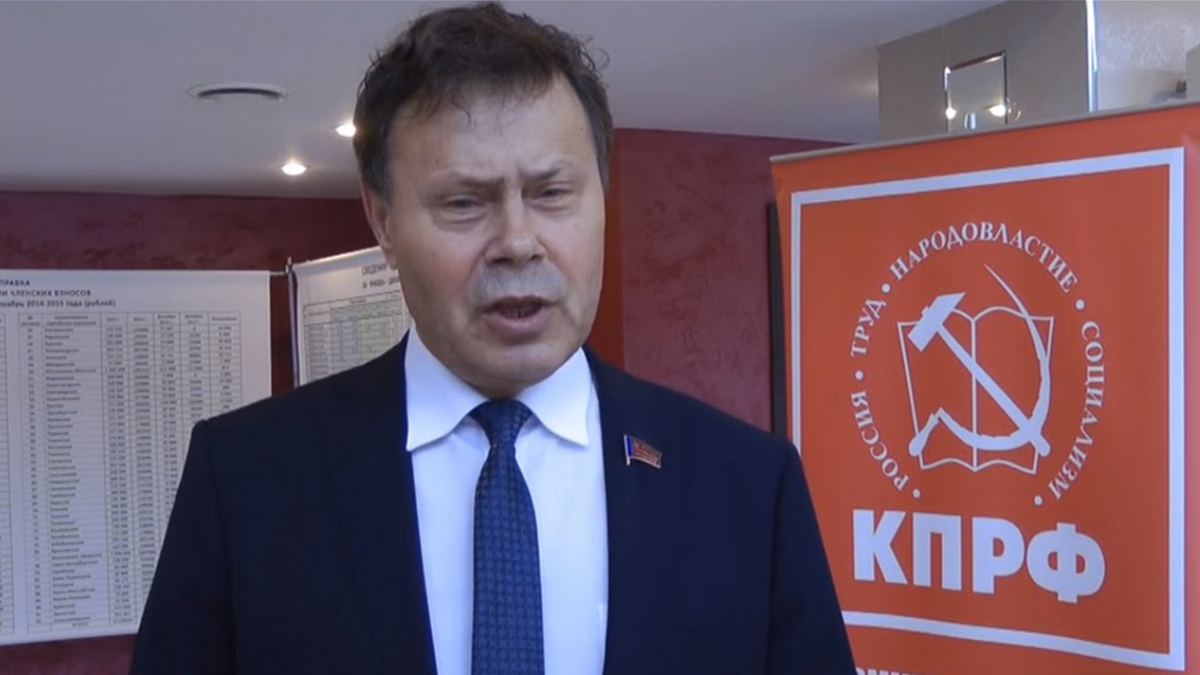 Член президиума, секретарь ЦК КПРФ, Первый зампред комитета Госдумы по экономической политике Николай Арефьев против технологического (или промышленного) сбора за ввоз импортной электроники с обычных покупателей.