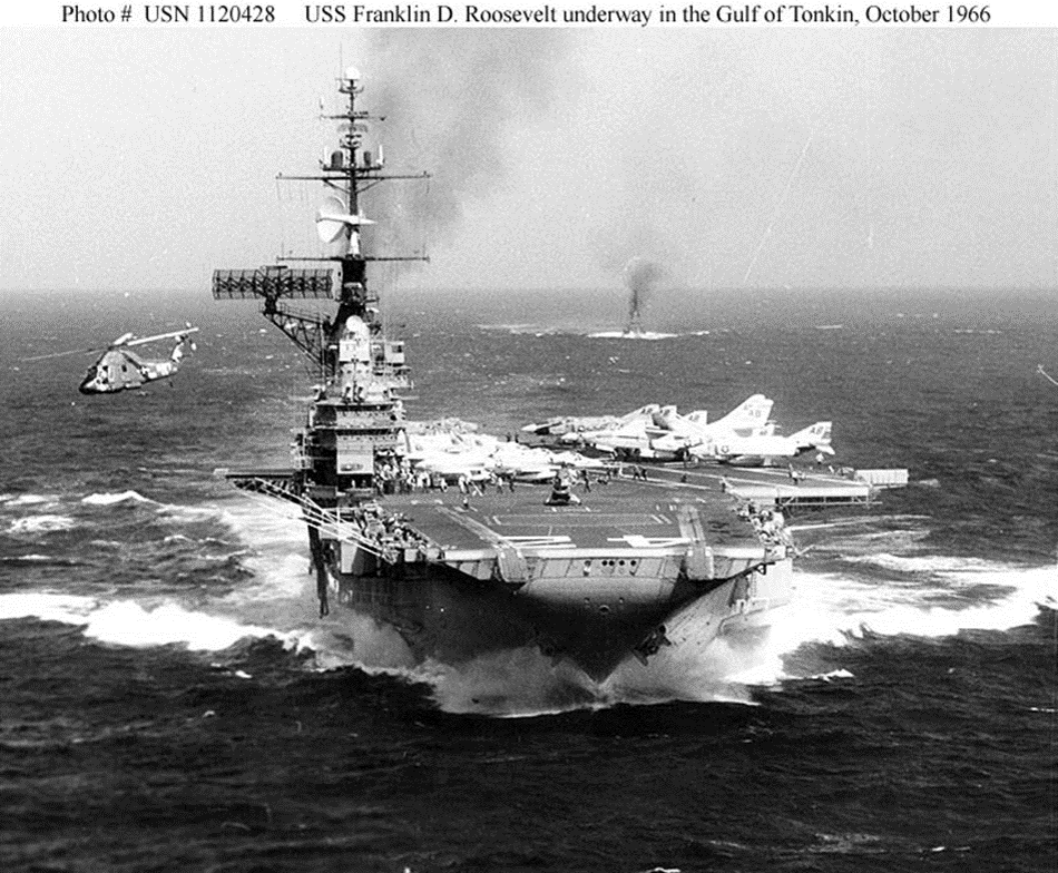 Авианосец Франклин Д. Рузвельт (USS Franklin D. Roosevelt (CV-42)) в Тонкинском заливе. Из открытых источников