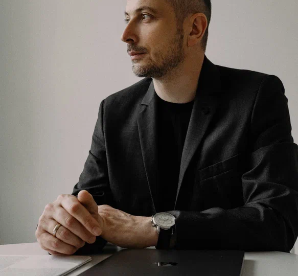 Сидите, плохо спите и листаете новости? Эти привычки медленно убивают психику - психолог рассказывает