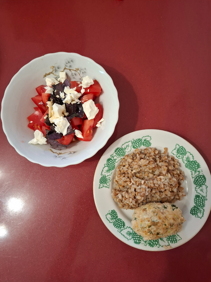 Две тарелки