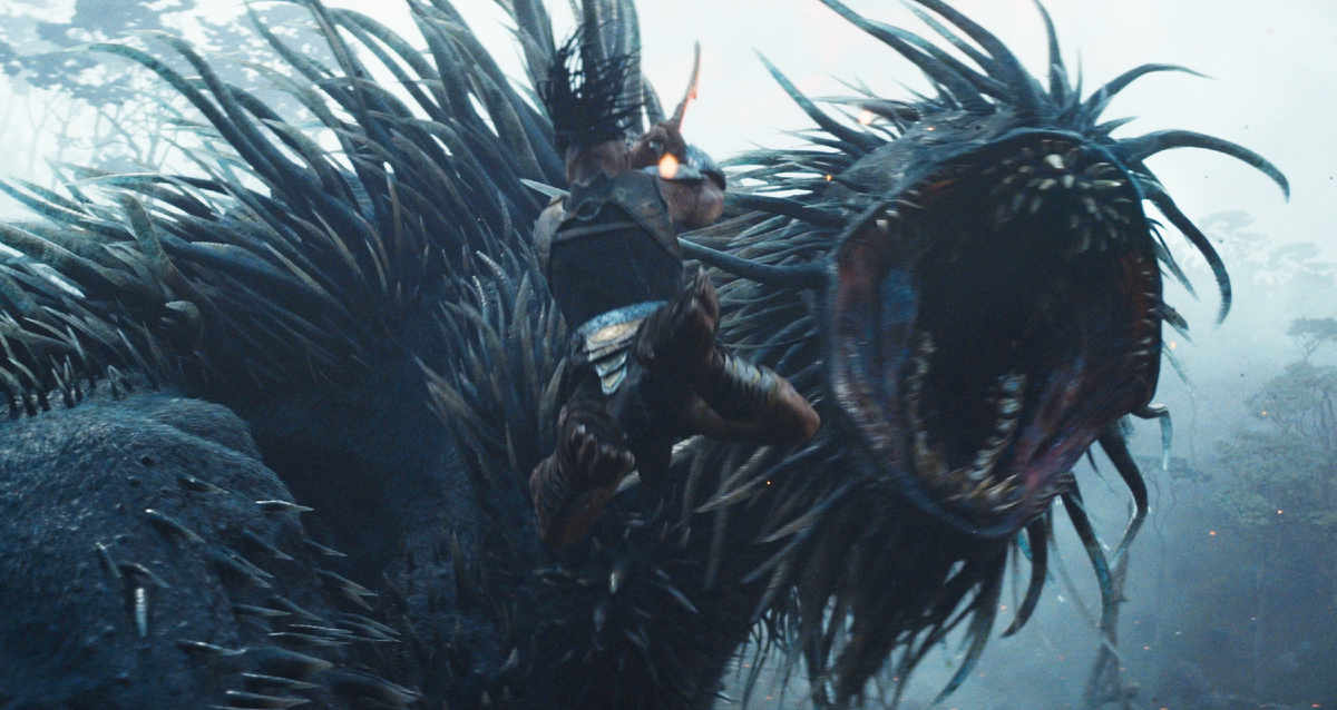 Кадр из фильма «Predator: Badlands». Режиссер: Дэн Трахтенберг. Производство: 20th Century Studios, Deutsche Filmakademie, Government of Australia, New Zealand Film Commission, Québec Film & TV Production Tax Credit, Toberoff Productions, TSG Entertainment