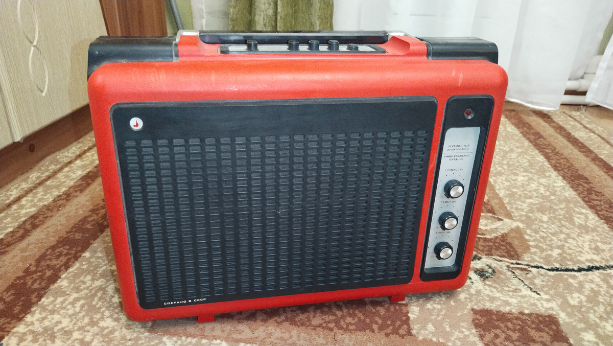 Внешний вид на электрофон Лидер 306 моно