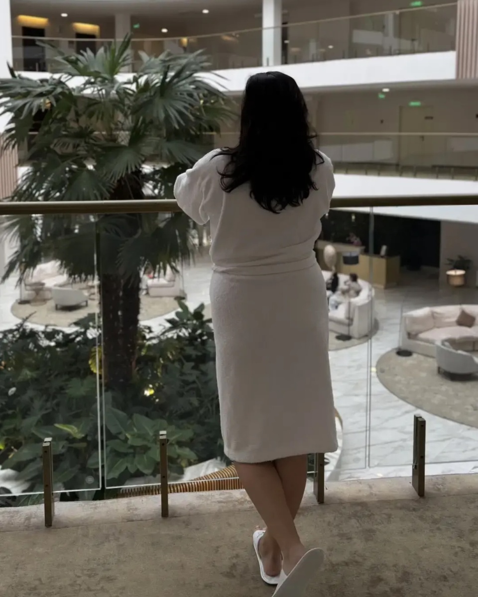 Привет, я Оксана. В марте 2024 года мы переехали из Перми в Анапу. Мы семья медиков. Муж работает на скорой, я занимаюсь детьми (их у нас трое)  и веду блоги в социальных сетях. Подписывайтесь и следите за жизнью многодетной семьи на берегу Черного моря.