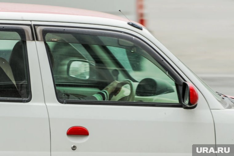    Суд во Владивостоке запретил поставлять в страну праворульные и гибридные автомобили