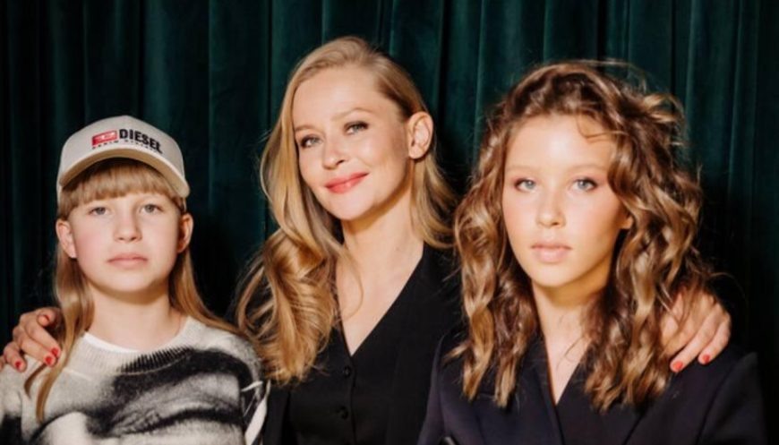    Юлия Пересильд с дочками редакция RTWeek