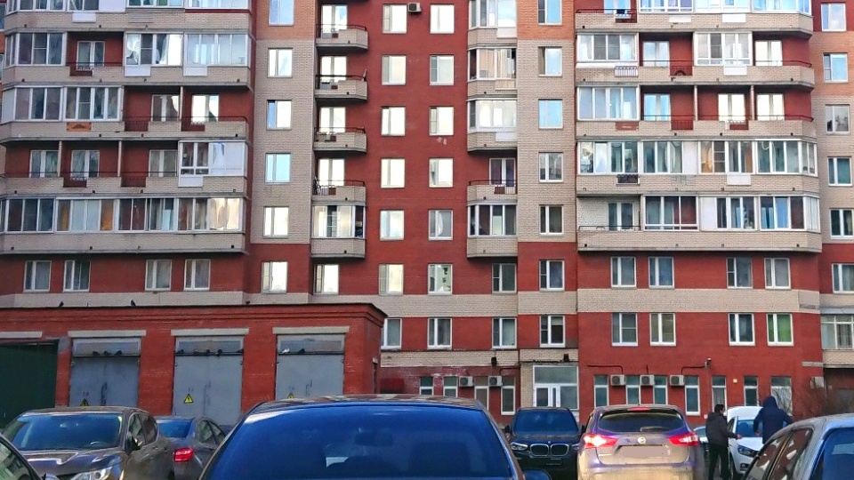 Как запретить парковку автомобилей под окнами своей квартиры